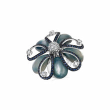 Load image into Gallery viewer, Mother of Pearl Flower Ring